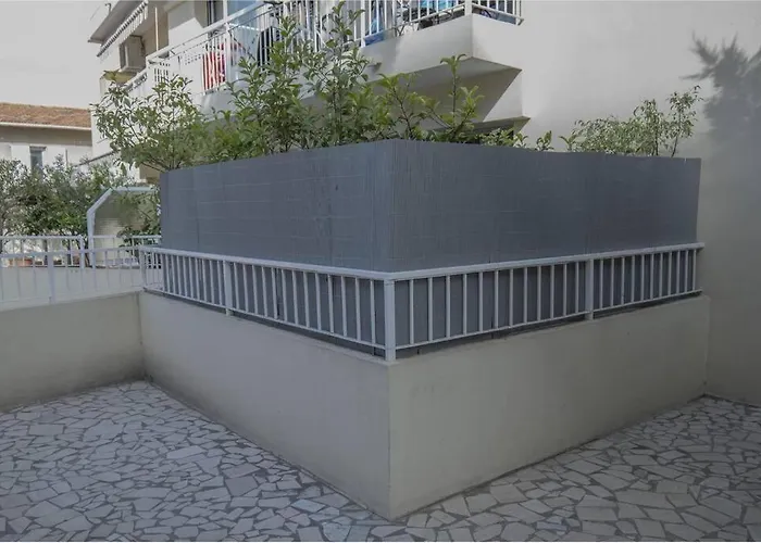 Апартаменты Apt 2 Pers 200m De La Mer Plus Parking Proche *